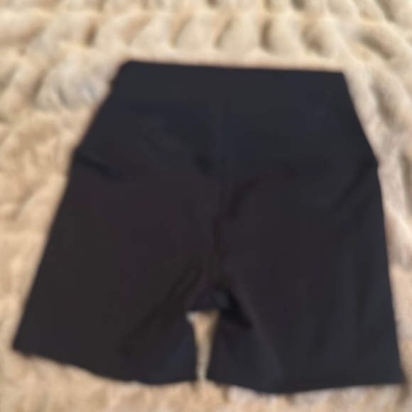 ALO Yoga Women's Black High-Rise Bike Shorts - Picture 3 of 5